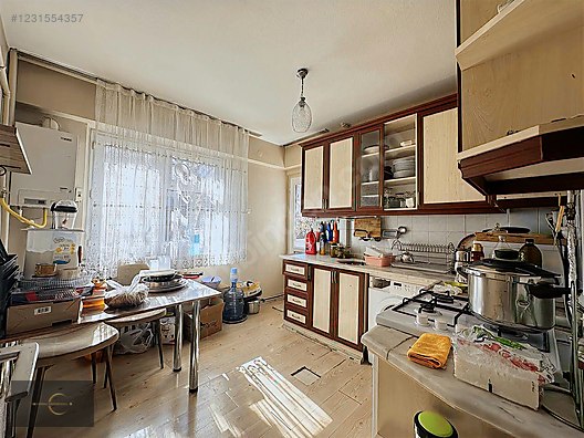 8 HAVUZU MANZARALI 3 CEPHELİ OFİS OLMAYA MÜSAİT ARADIĞINIZ DAİRE