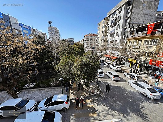 8 HAVUZU MANZARALI 3 CEPHELİ OFİS OLMAYA MÜSAİT ARADIĞINIZ DAİRE